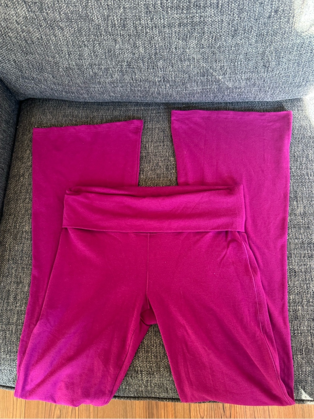 PINK Victoria's Secret Magenta Fold-Over Waist Wide Leg Leggings - Picture 2 of 3